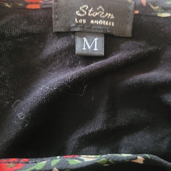Storm Los Angeles Black Top with Floral Puff Sleeves M - Picture 7 of 7